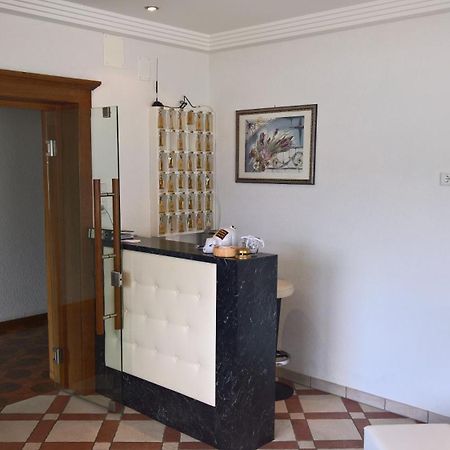 Hotel Krone Morter Bagian luar foto