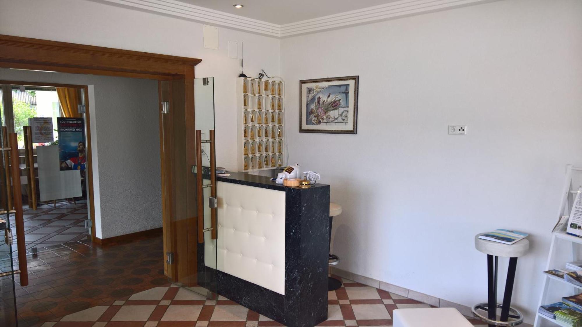 Hotel Krone Morter Bagian luar foto