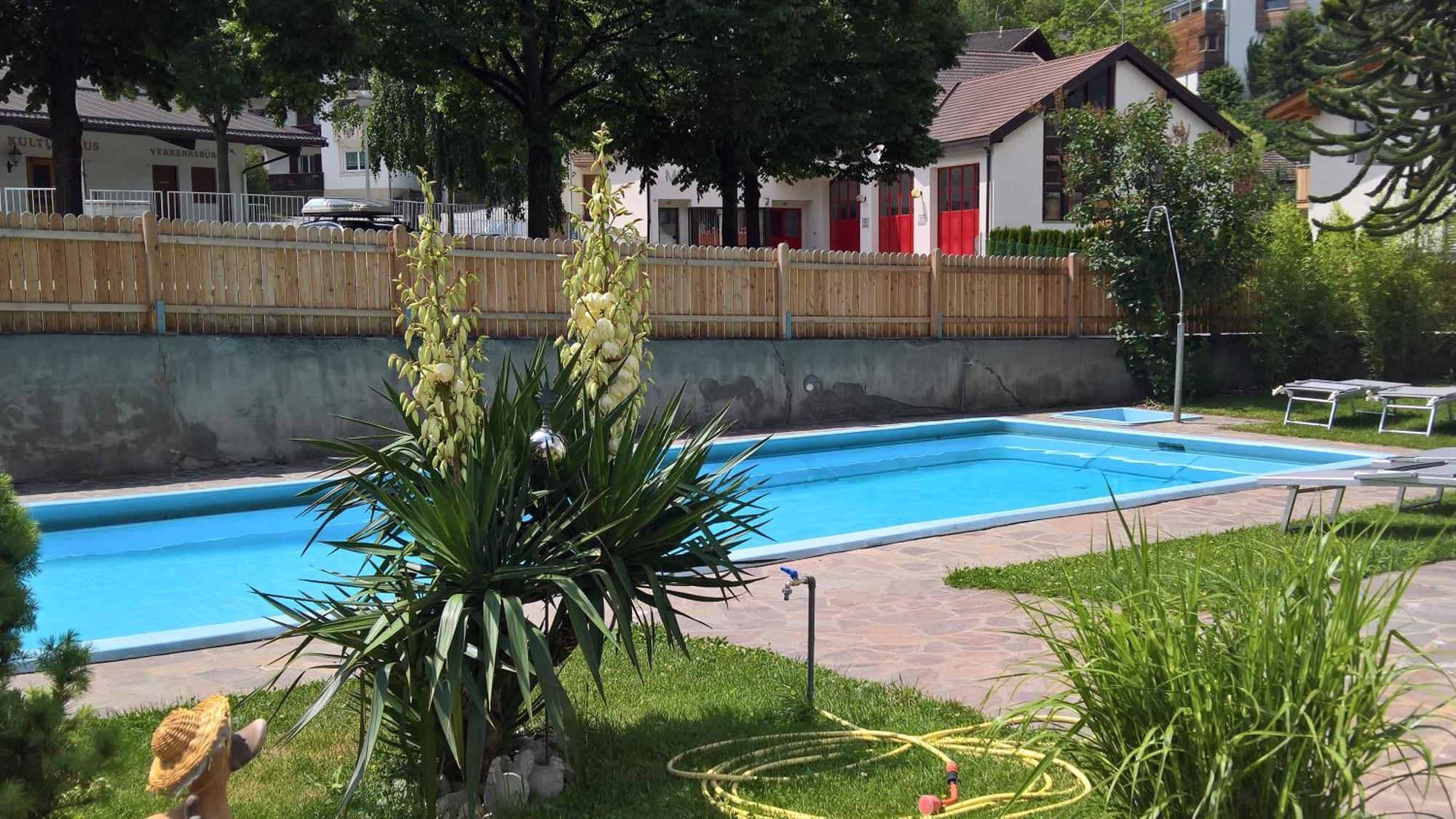 Hotel Krone Morter Bagian luar foto